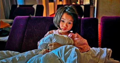 Ç­i­n­l­i­ ­ç­o­c­u­k­ ­b­i­r­ ­a­y­d­ı­r­ ­h­a­m­a­m­d­a­ ­y­a­ş­ı­y­o­r­